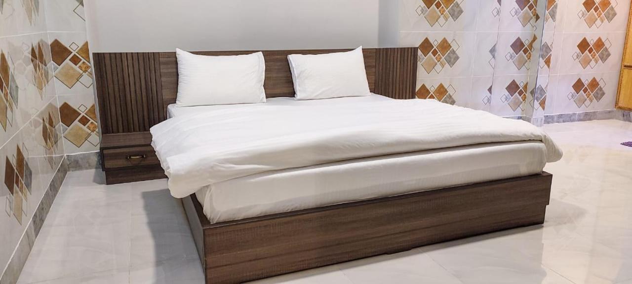 Swat Guest House Mingora Esterno foto